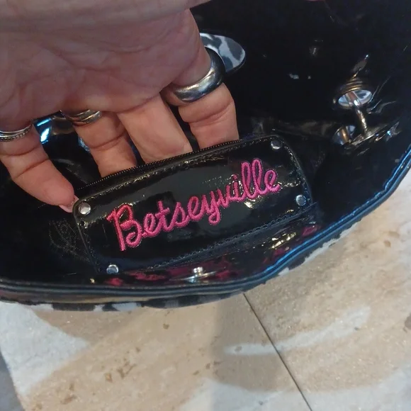 Unique Betsey Johnson Betseyville Quilted Foldover Clutch/Shoulder Bag - Picture 8 of 11